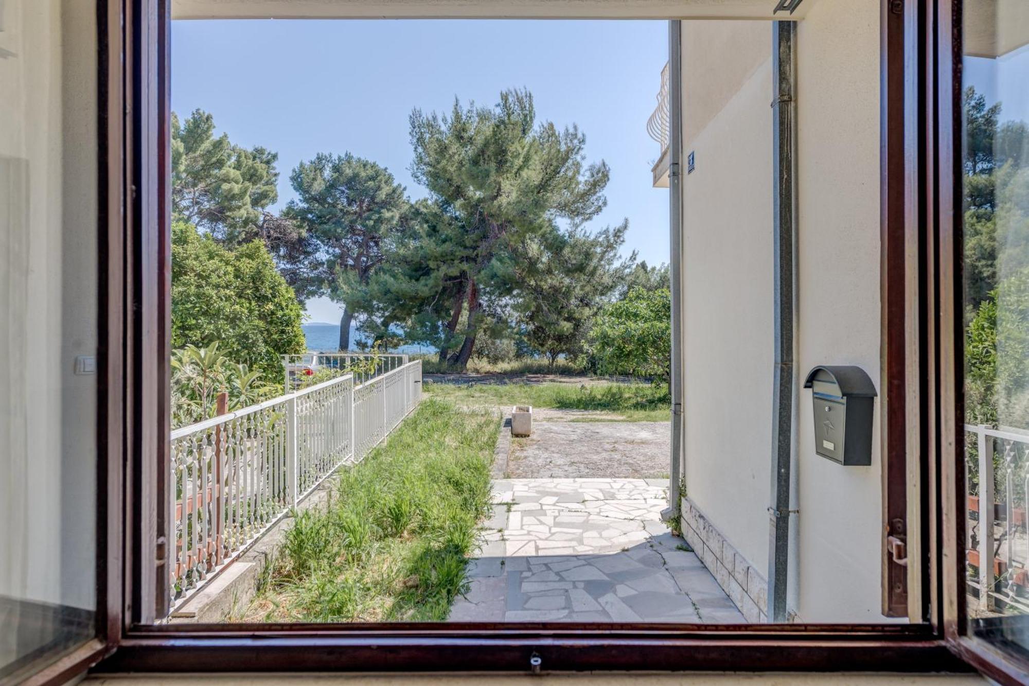 Beachfront Apartment Drazen, With Garden And Parking Split Extérieur photo