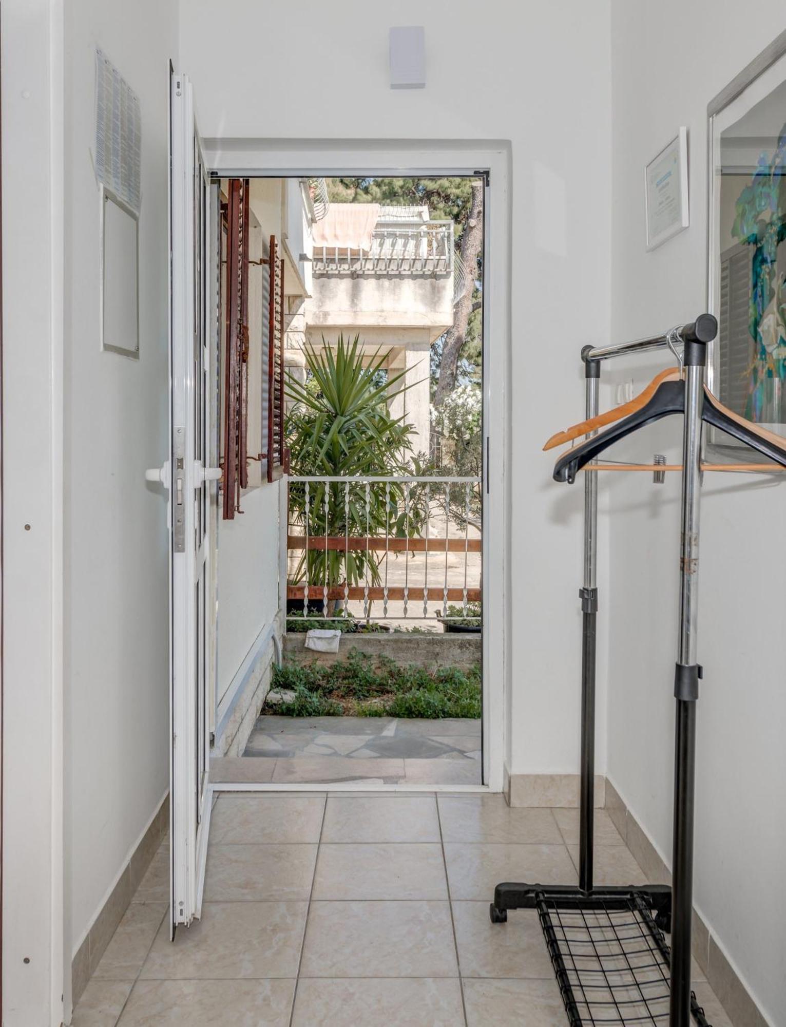 Beachfront Apartment Drazen, With Garden And Parking Split Extérieur photo